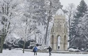 Bratysława zamienia się w śnieżną krainę czarów. Zobacz zachwycające zdjęcia