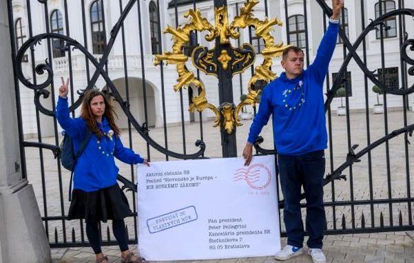 Przegląd wiadomości: Nie przestępstwo, nie zagrożenie, po prostu obcy
