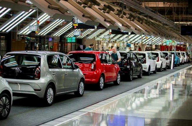 Setki osób zwolnionych z bratysławskiej fabryki Volkswagena