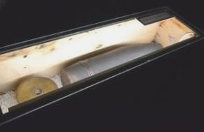 Wewnątrz zamku, który płonął, kruszył się i chronił miejscowych przed bombami – ale wciąż stoi do dziś