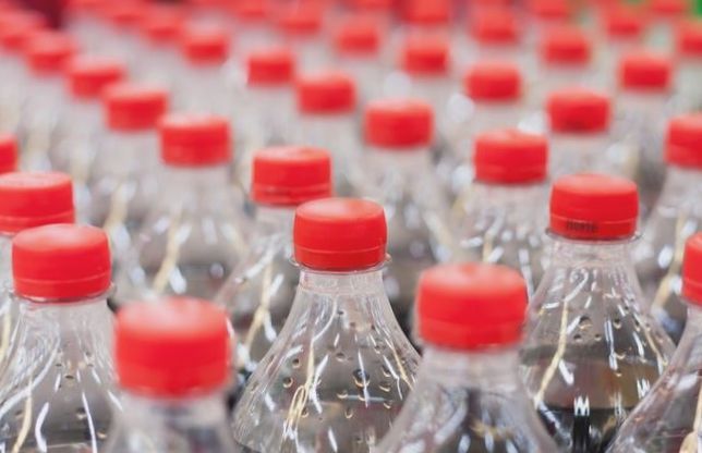 Podatek cukrowy zmniejsza sprzedaż napojów, wpływy do budżetu mogą być niższe od oczekiwanych