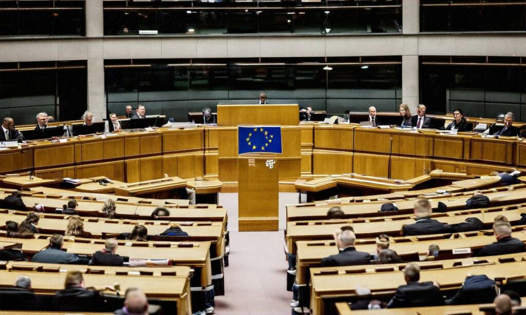 Przegląd wiadomości: Chaos w parlamencie przysparza Fico problemów w Brukseli
