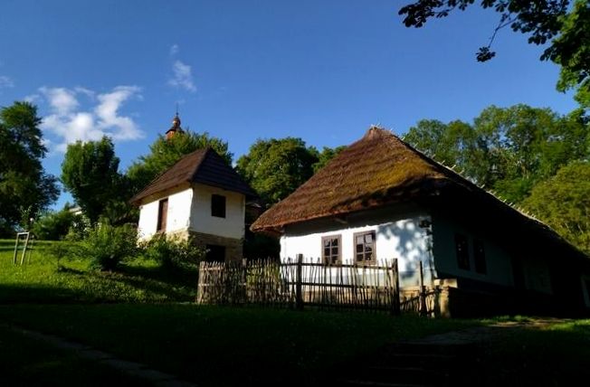 Gdzie ruiny szepczą, a ogrody kwitną: Odkrywając urok Humennego