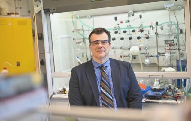 Słowacki chemik materiałowy zakłada prosperujące laboratorium po ponad 25 latach w USA