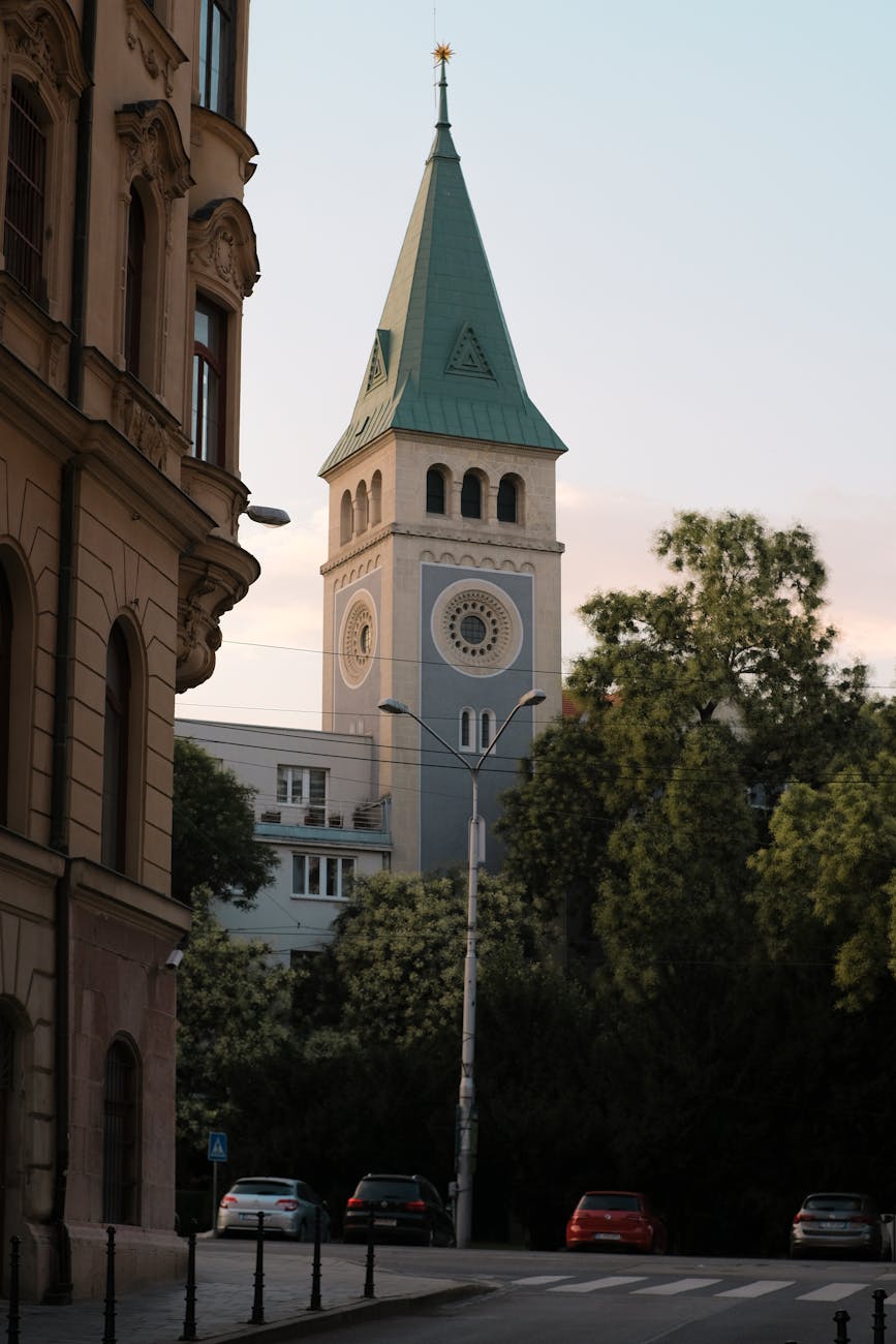 Przegląd wiadomości: Latające dachy, powalone drzewa – potężna burza uderza we wschodnią Słowację