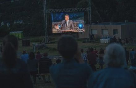 Minister spraw wewnętrznych wydaje fortunę na piłeczki antystresowe, jednocześnie nawołując społeczeństwo do zaciskania pasa
