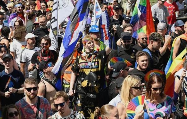Przegląd wiadomości: Parada Równości w Bratysławie przyciąga rekordowy tłum pomimo cięć budżetowych