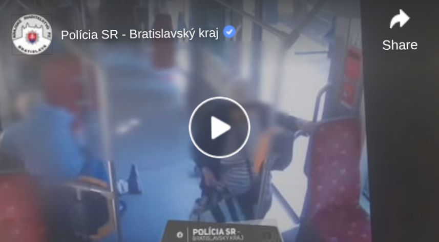 Mężczyzna z chodzikiem aresztowany po nękaniu pasażerów tramwaju