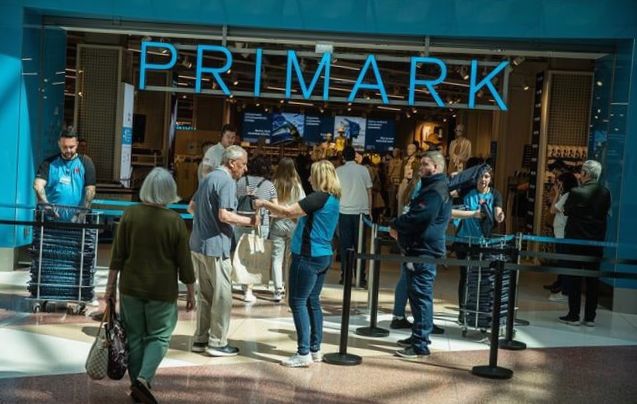 Primark odnotowuje szybki wzrost sprzedaży, niewielką stratę – i brak planów ekspansji