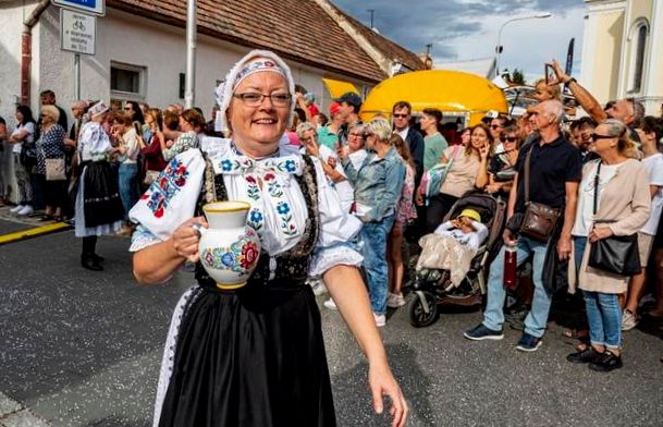 Przegląd wiadomości: Pracownicy na Słowacji pierwszy raz od 32 lat pracują 1 września