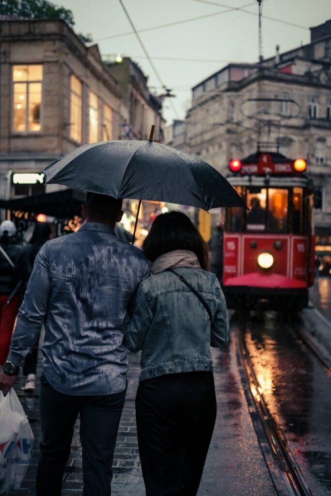 Mężczyzna z chodzikiem aresztowany po nękaniu pasażerów tramwaju