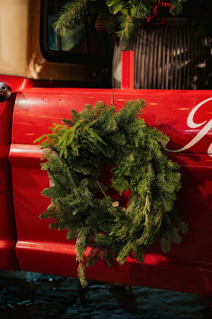 Nie tylko tramwaje i autobusy: świąteczna śmieciarka również rozświetla Bratysławę