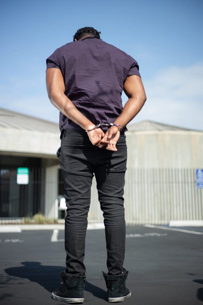 Transmisja na żywo w TikToku uchwyciła pobicie przez słowacką policję. Cudzoziemiec twierdzi, że boi się pozostać w kraju