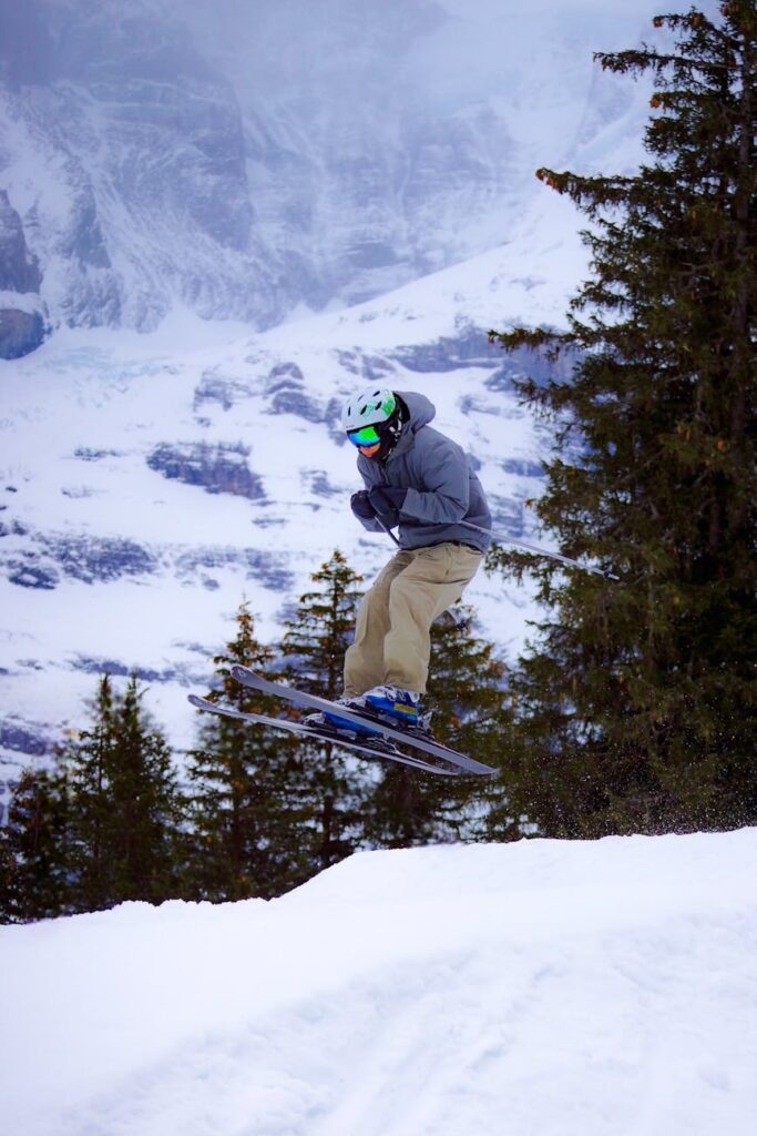 Omijanie kolejki czy sprytny trik? Narciarze zostawiają sprzęt, by zająć miejsce w Jasnej