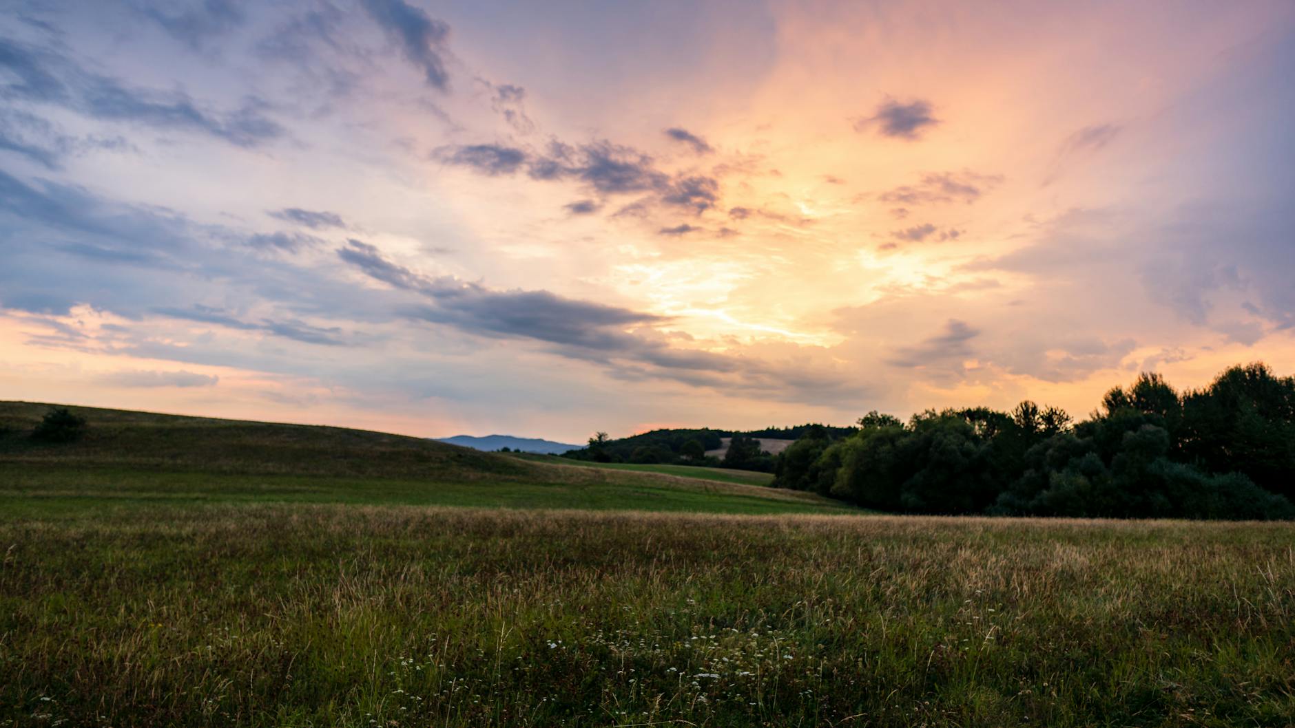 These strange clouds over Slovakia have a simple scientific explanation