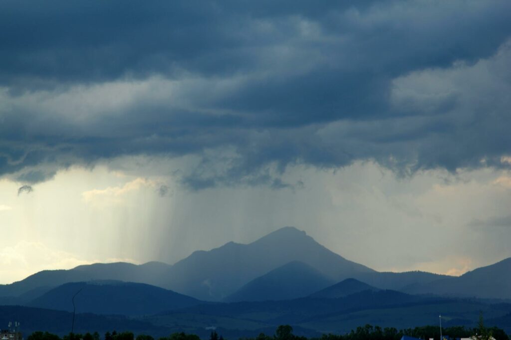 These strange clouds over Slovakia have a simple scientific explanation
