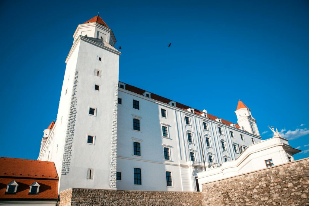 Tourist thieves foiled at Bratislava Castle after ‘umbrella distraction’ trick targeting 66-year-old woman