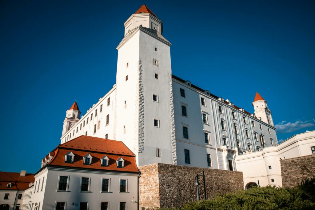 Tourist thieves foiled at Bratislava Castle after ‘umbrella distraction’ trick targeting 66-year-old woman