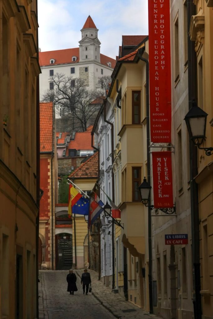 Tourist thieves foiled at Bratislava Castle after ‘umbrella distraction’ trick targeting 66-year-old woman