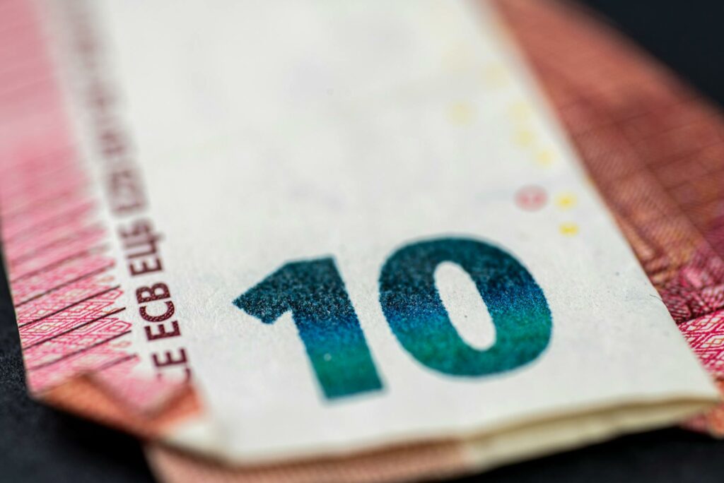 Wealthy Slovaks give tens of thousands annually, new survey finds