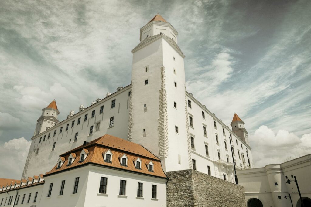 Tourist thieves foiled at Bratislava Castle after ‘umbrella distraction’ trick targeting 66-year-old woman